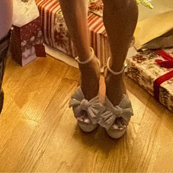 Loeffler Randall Gold Heels with Bow - Picture 9 of 9